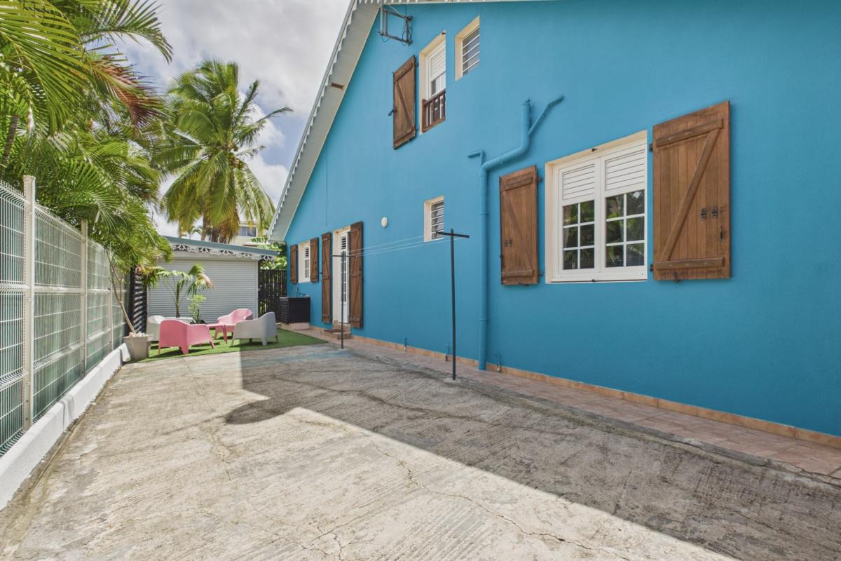 villa-sainte-anne-10-personnes-grande-piscine -facade